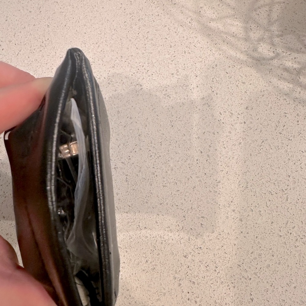 Steve Madden Sunglasses & Case - Picture 5 of 6